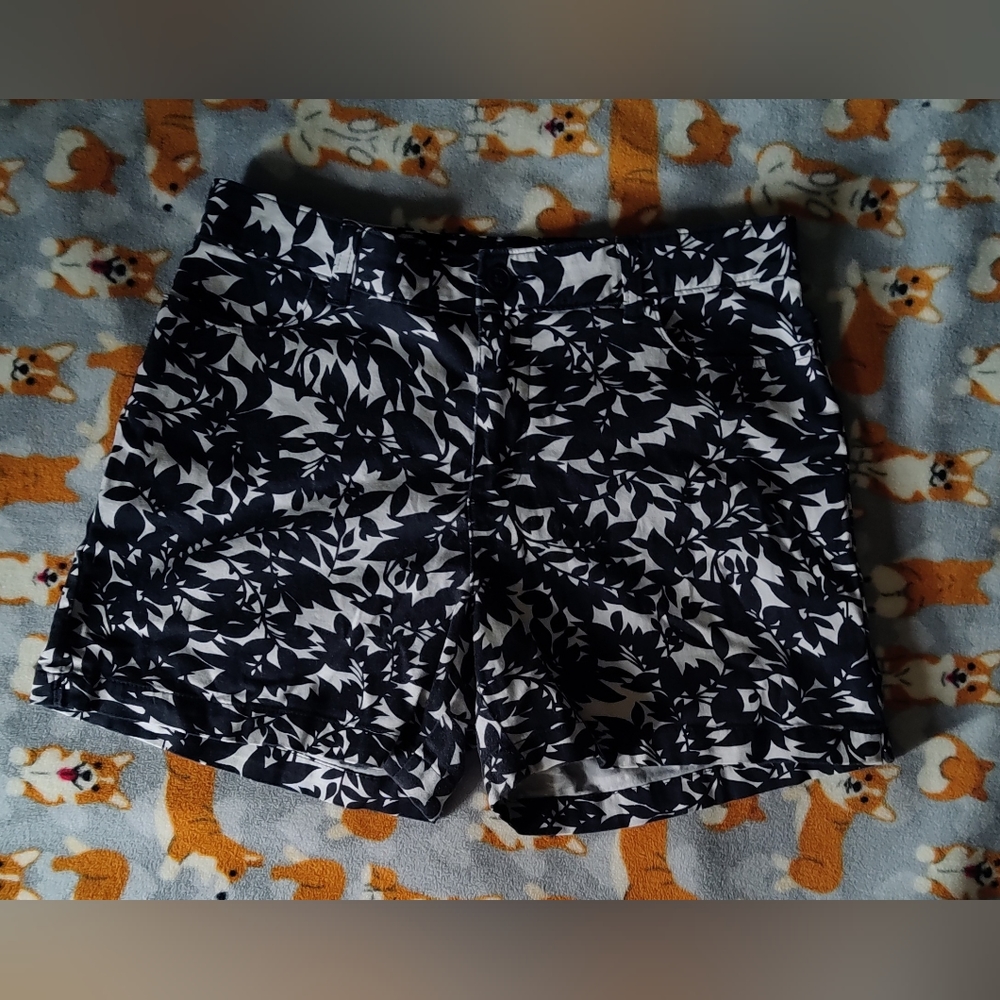 Lee Size 12 medium Black/off white Floral Shorts